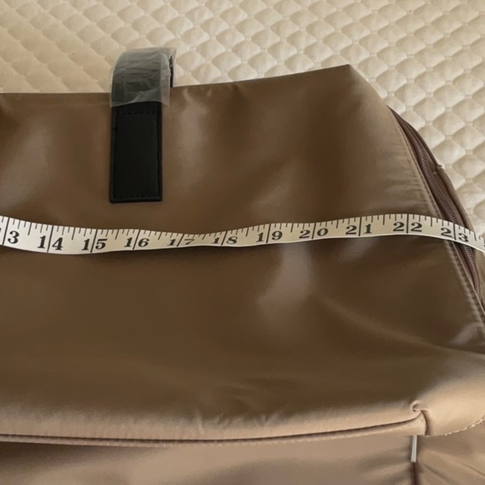 Avon Weekender Travel Bag - Picture 10 of 12